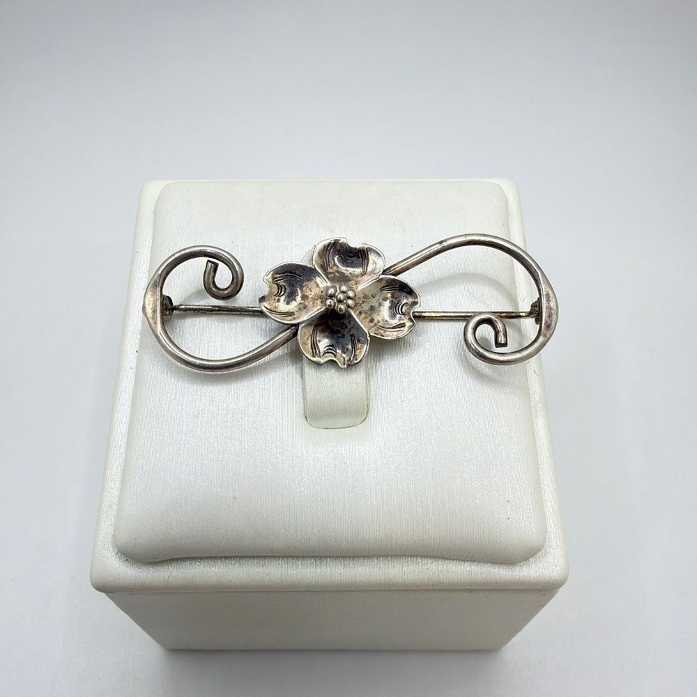 Vintage Sterling Silver‎ Stuart NYE "dogwood" pin/brooch!